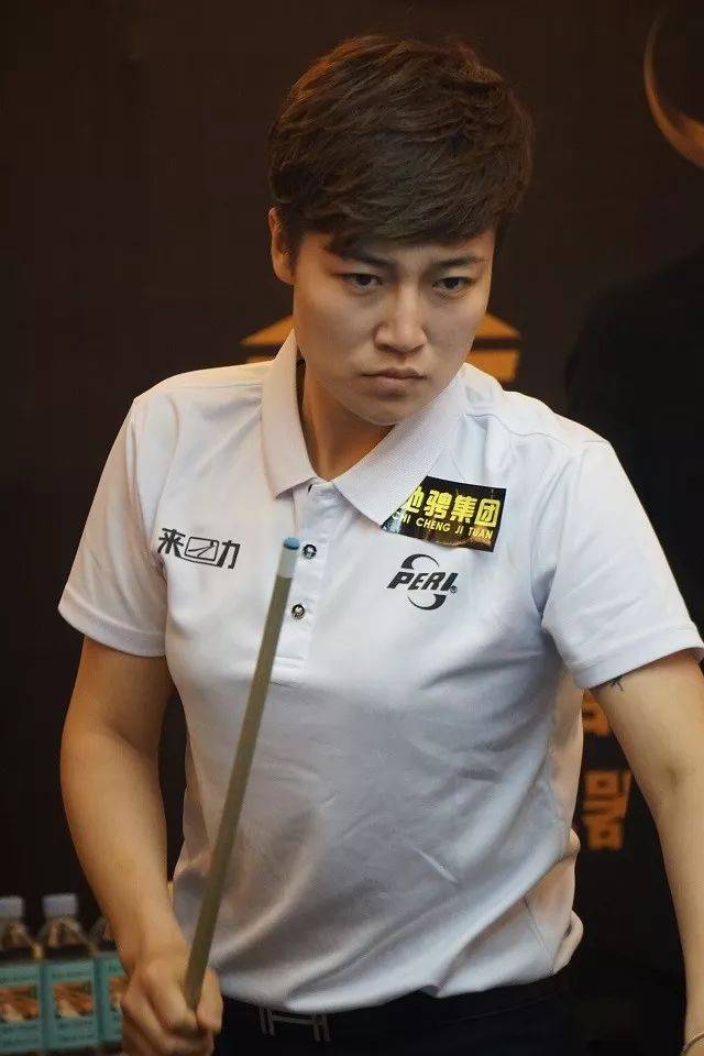 更是在更衣 更是在更衣